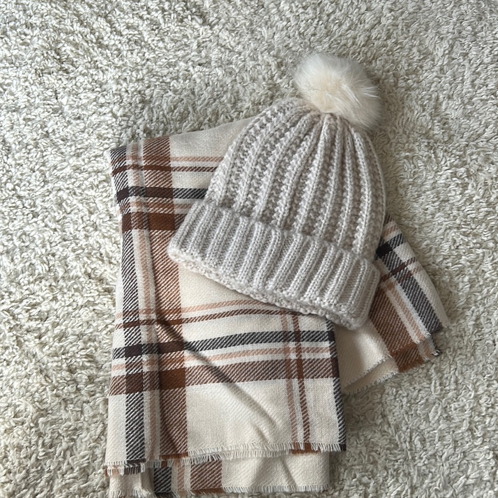 Knit hat & blanket scarf